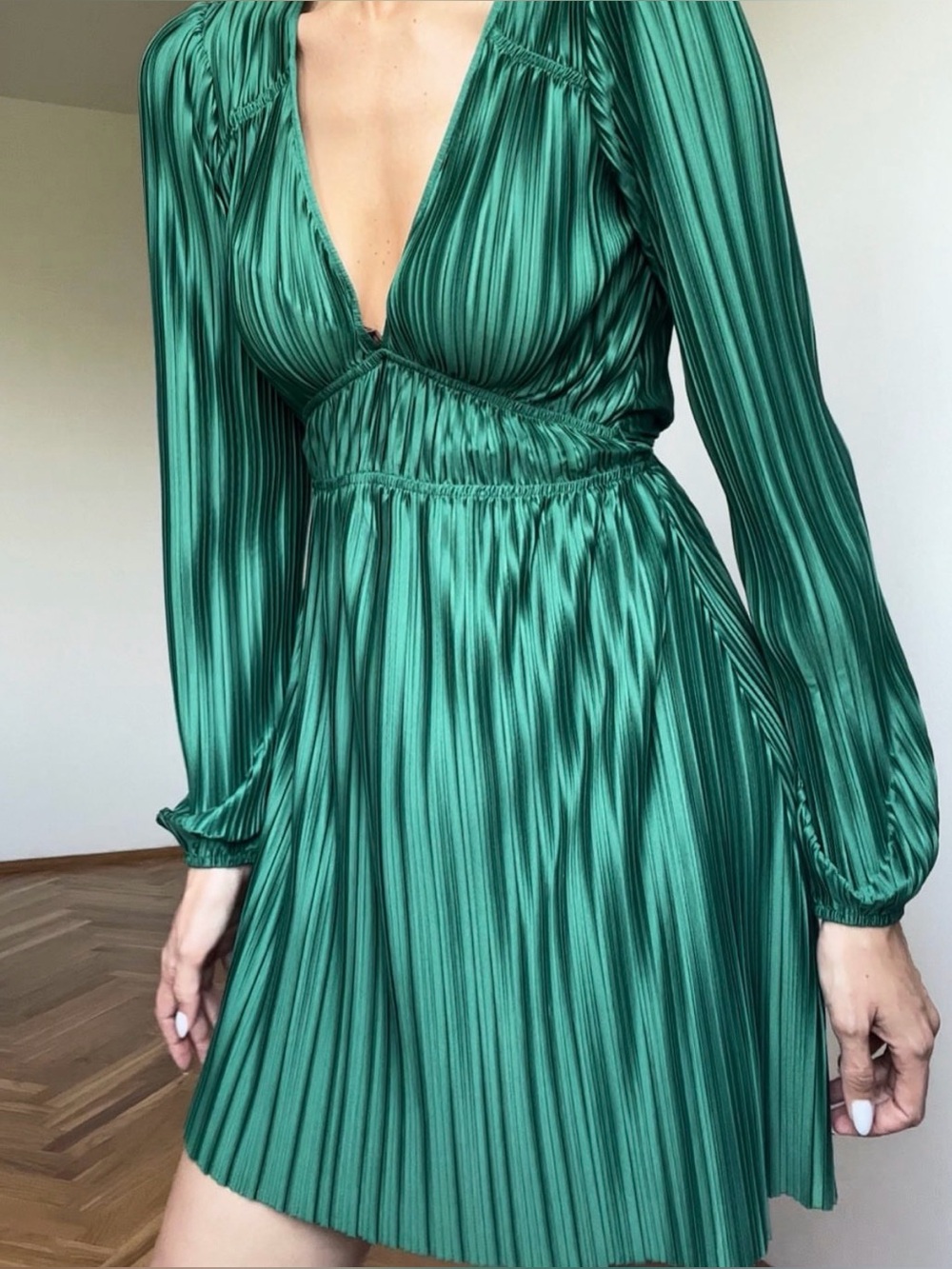 Zara Deep Green Pleated Long-Sleeve V-Neck Dress